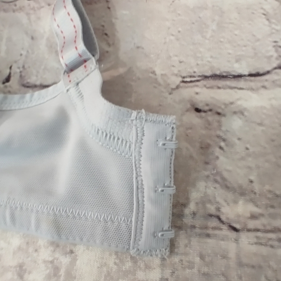 Chantelle High Impact Grey Convertible Bra 32D - Picture 8 of 12